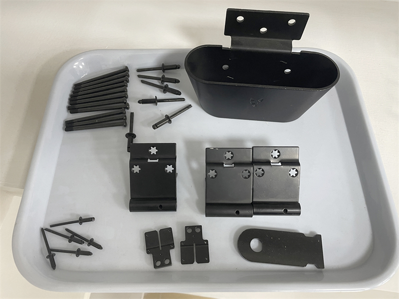 黑色達(dá)克羅